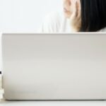 自然検索からの集客が1年前に50％（1/2）に下がっている